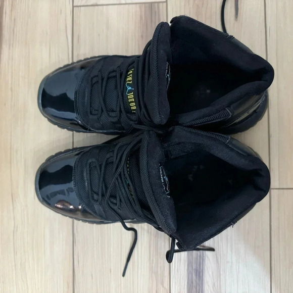 AIR JORDAN 11 RETRO - Picture 8 of 11